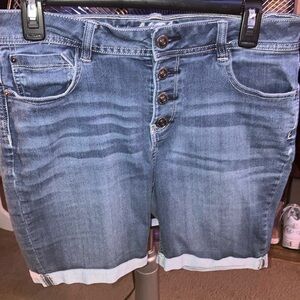 Wallflower blue jeans